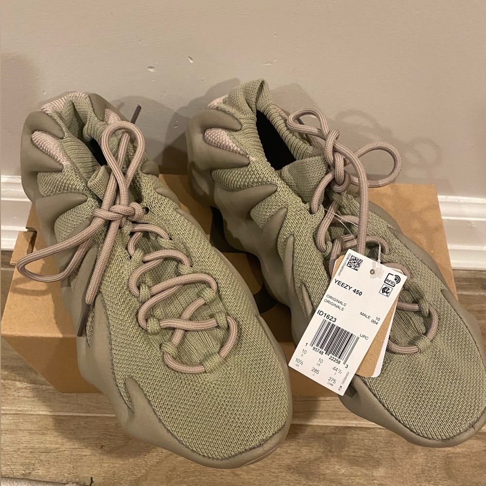 Brand new Yeezy 450